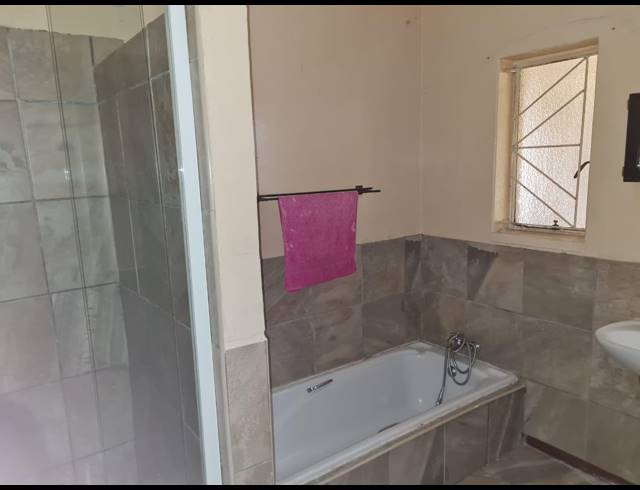 3 BEDROOM HOUSE TO LET IN GLENCOE